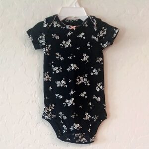 NWOT Carter's Floral Black and White Short Sleeve Baby Onsie Size 9 Months